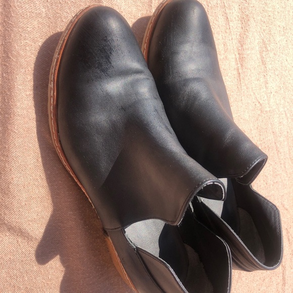 Open side short black booties - Picture 2 of 5